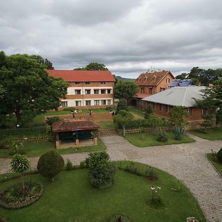 Lovasoa 4C Hotel อันต์ซิราเบ ภายนอก รูปภาพ