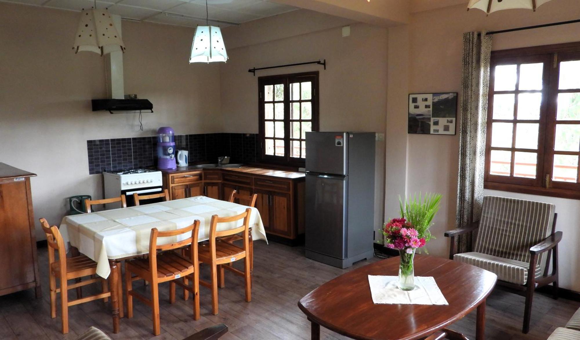 Lovasoa 4C Hotel อันต์ซิราเบ ภายนอก รูปภาพ