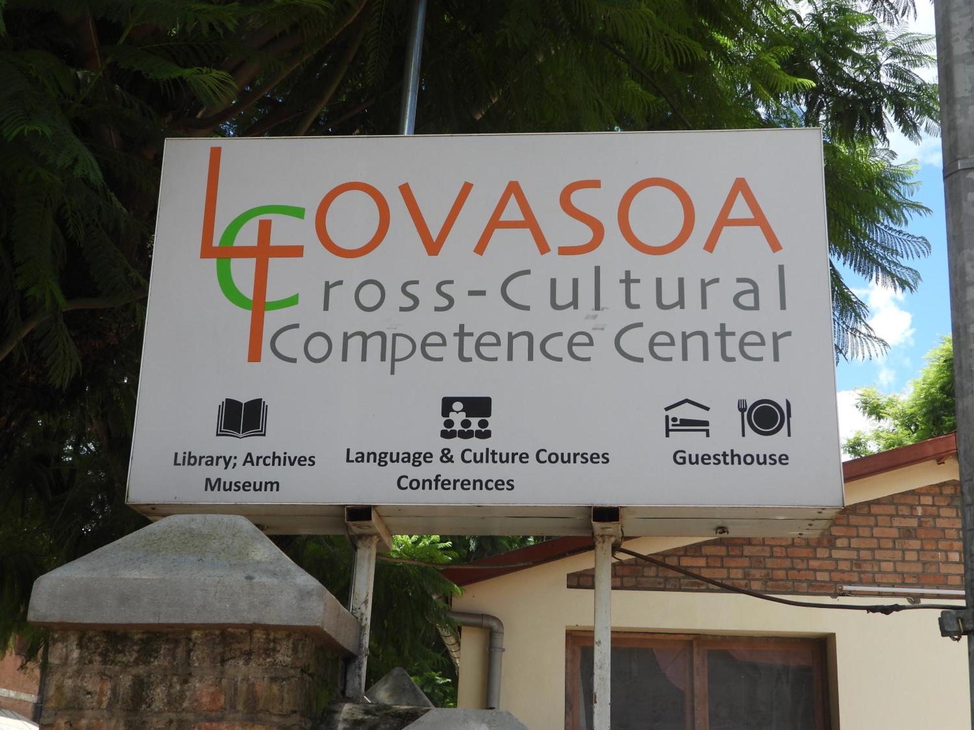 Lovasoa 4C Hotel อันต์ซิราเบ ภายนอก รูปภาพ