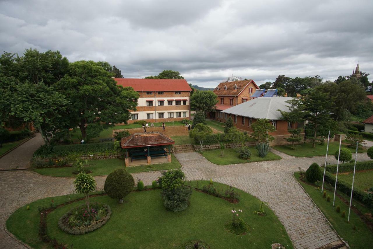 Lovasoa 4C Hotel อันต์ซิราเบ ภายนอก รูปภาพ